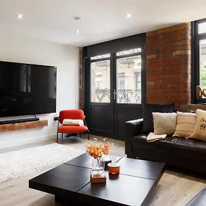 Stylish Penthouse With Outside Balcony! Bradford (West Yorkshire)